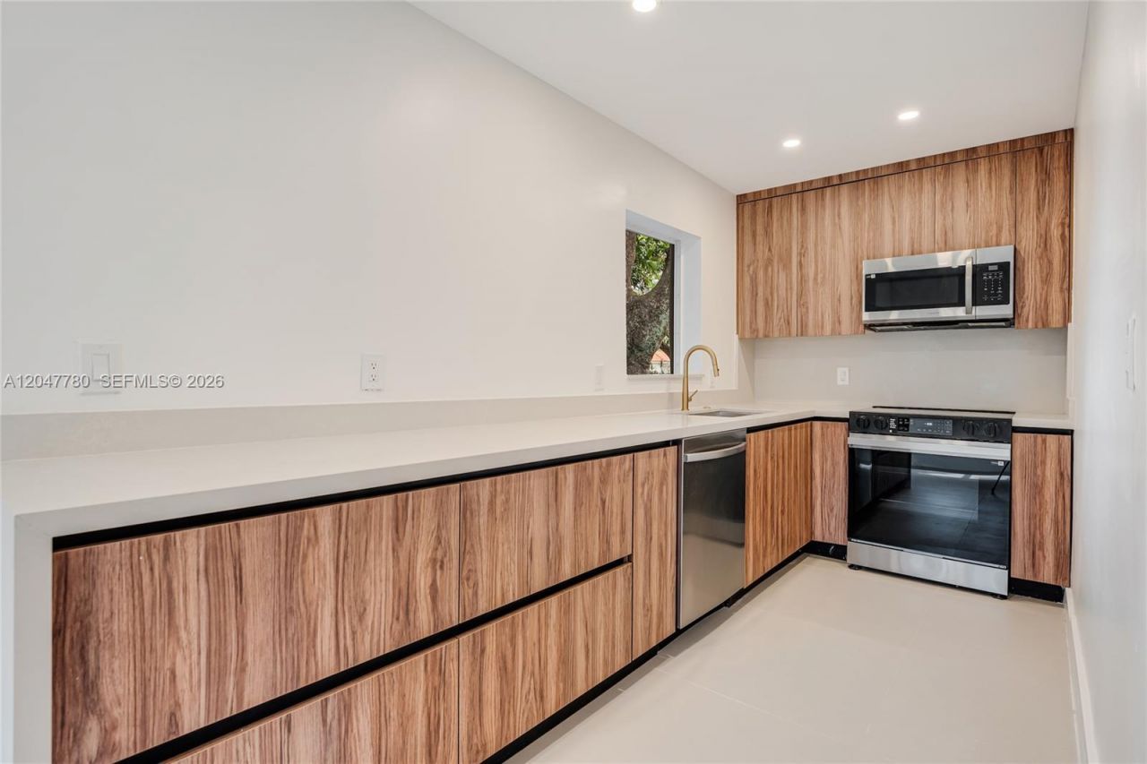 1070 NW 44th St , Miami, FL 33127 Photo