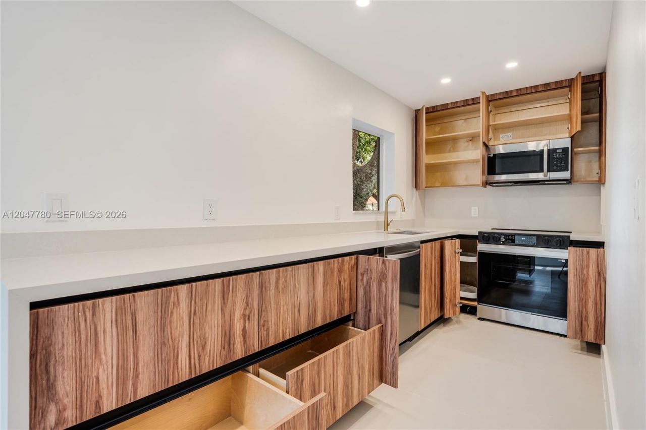 1070 NW 44th St , Miami, FL 33127 Photo