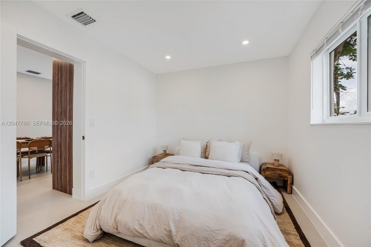 1070 NW 44th St , Miami, FL 33127 Photo