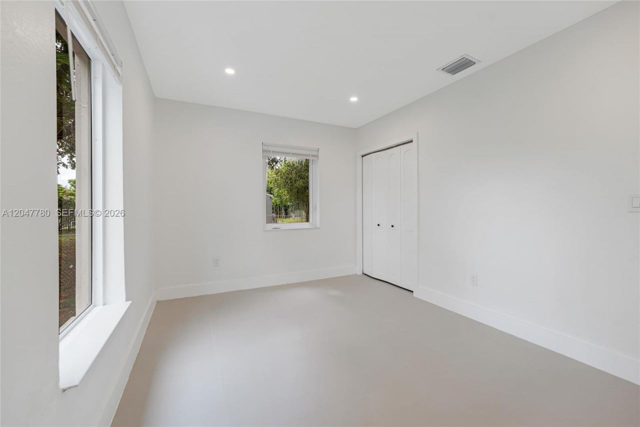 1070 NW 44th St , Miami, FL 33127 Photo