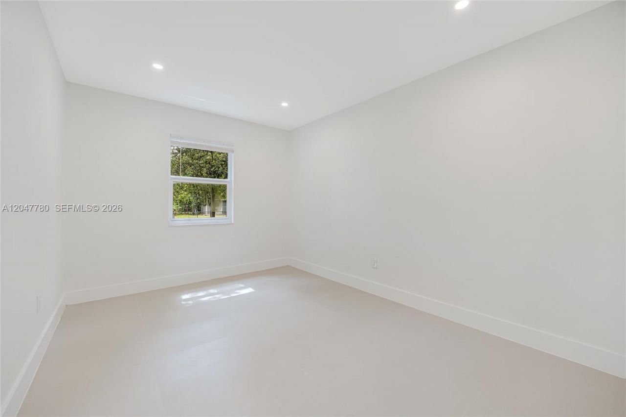 1070 NW 44th St , Miami, FL 33127 Photo