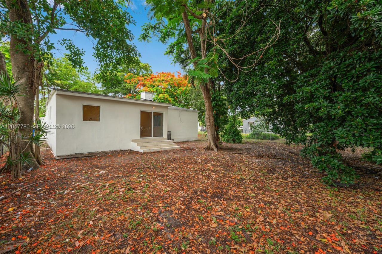 1070 NW 44th St , Miami, FL 33127 Photo