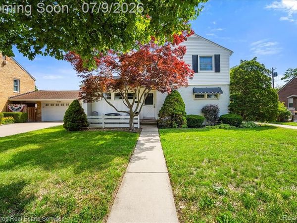 1010 Nottingham Road, Grosse Pointe Park, MI 48230