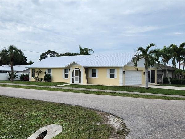 696 94th AVE N, NAPLES, FL 34108
