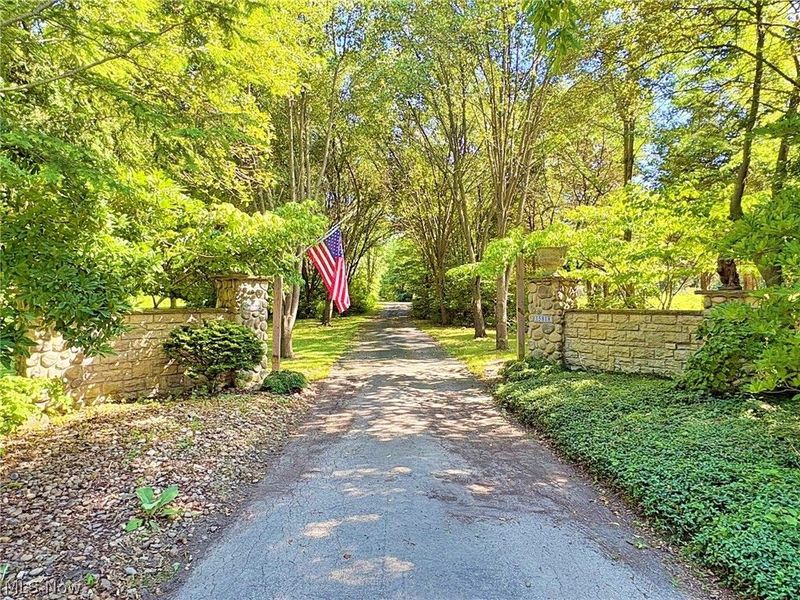 15818 Darrow Road, Vermilion, OH 44089 Photo 2