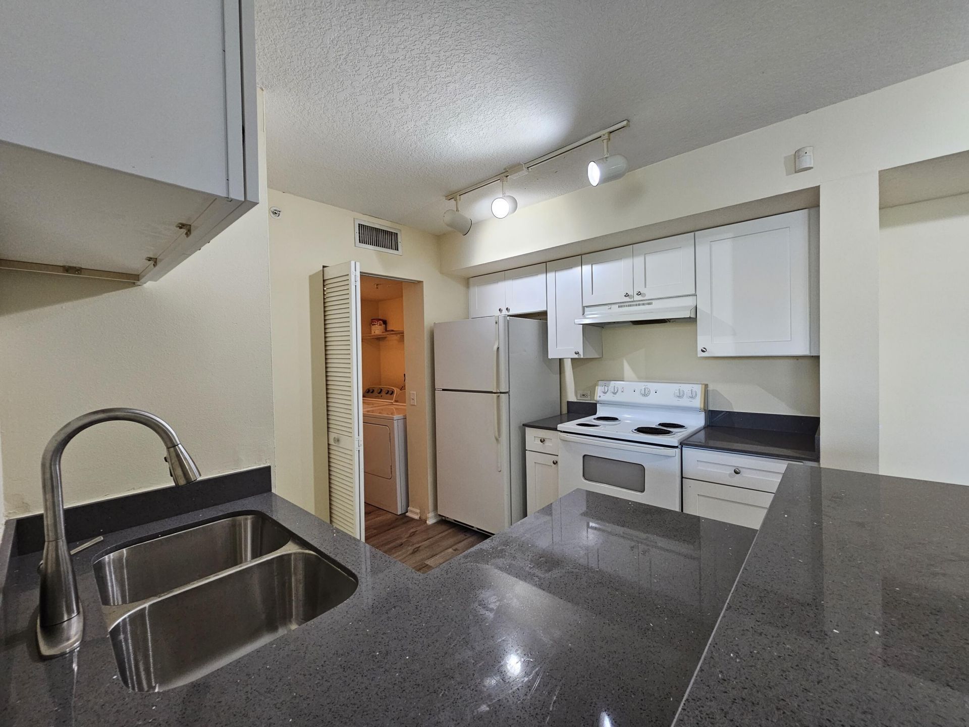 604 Villa Circle, Unit 604, Boynton Beach, FL 33435 Photo
