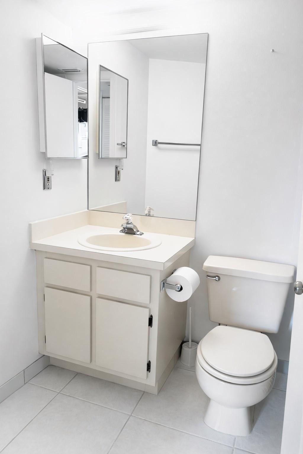 5550 Lakeside Drive, Unit 203, Margate, FL 33063 Photo