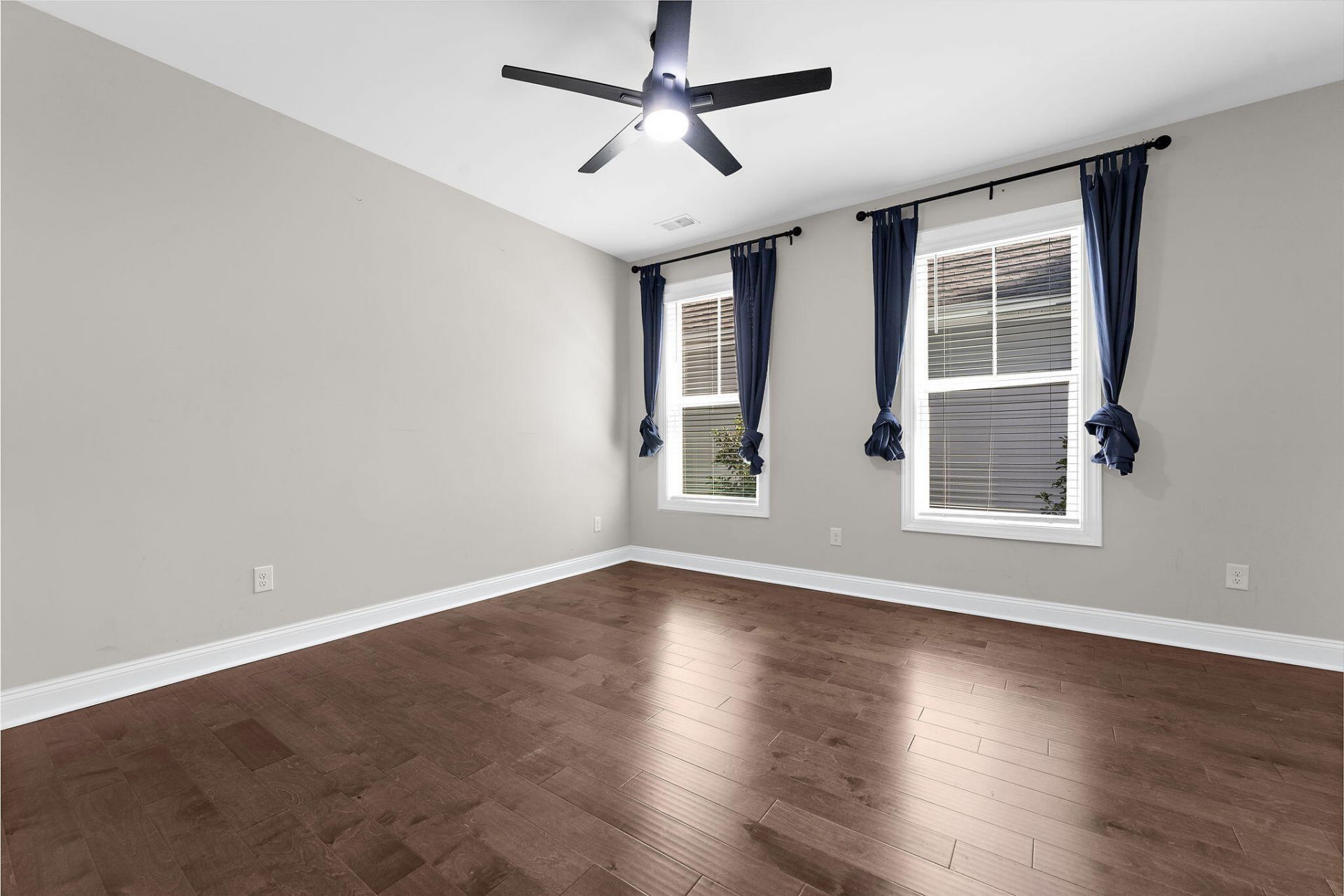 320 Long Pier Street Photo 6