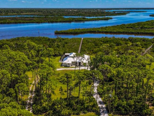 18 RIVERFRONT DRIVE, VENICE, FL 34293