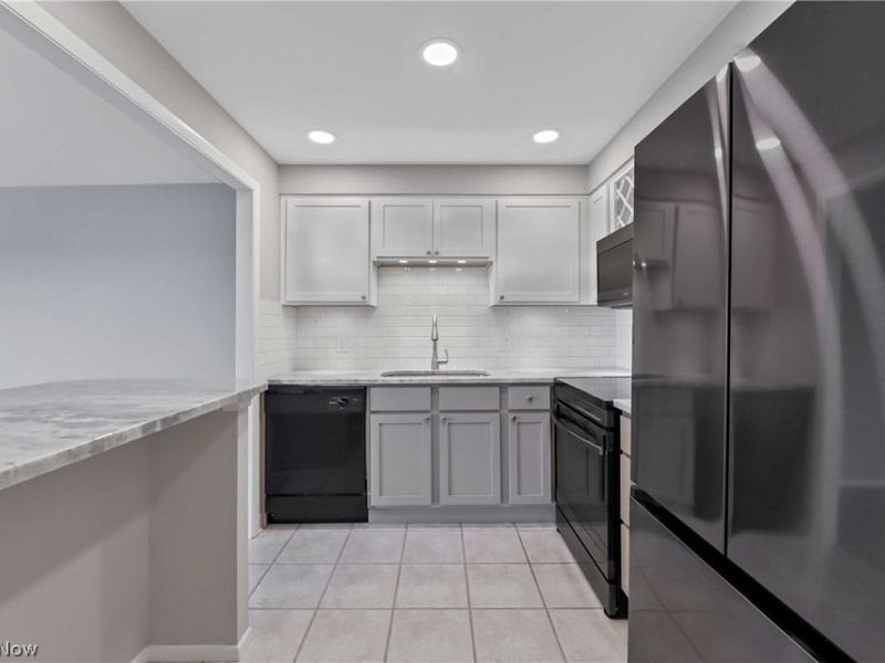 12500 Edgewater Drive, Unit 1206, Lakewood, OH 44107 Photo 5
