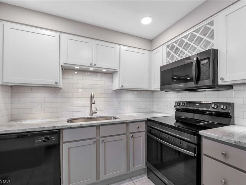 12500 Edgewater Drive, Unit 1206, Lakewood, OH 44107 Photo 6
