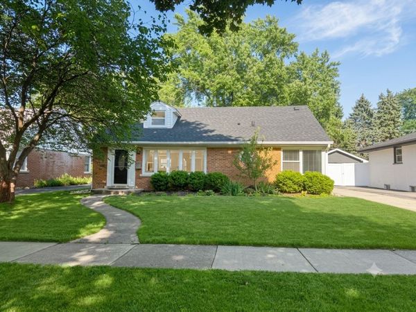 9 N Waverly Place , Mount Prospect, IL 60056
