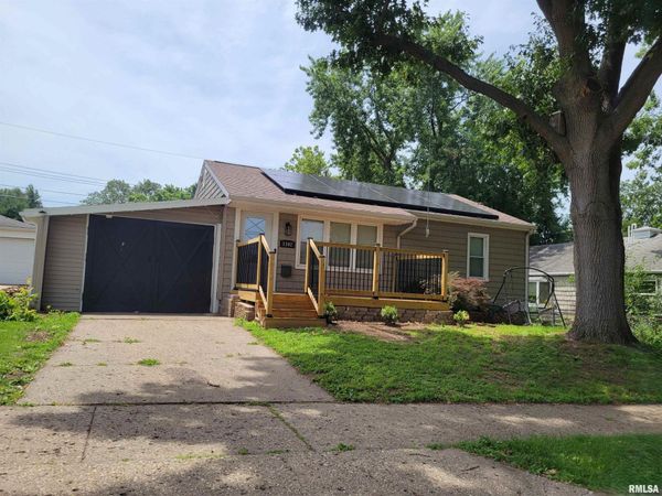 1102 COOLIDGE Avenue, Pekin, IL 61554