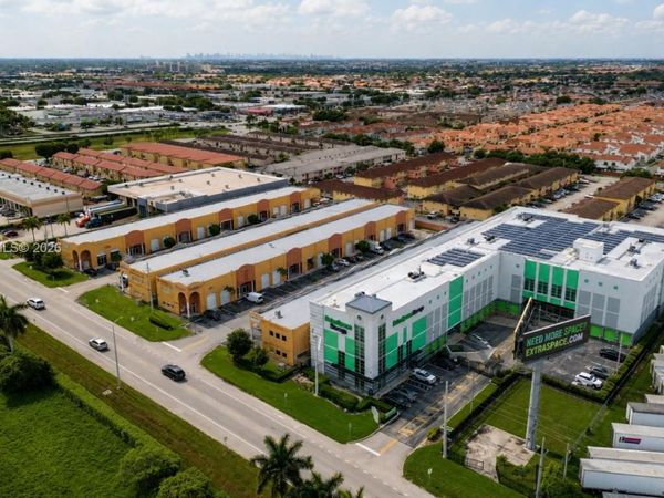 2950 W 84th St , Hialeah, FL 33018