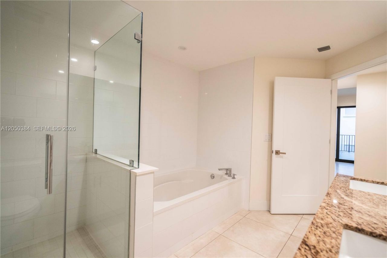 1091 Galiano St, Unit 304, Coral Gables, FL 33134 Photo