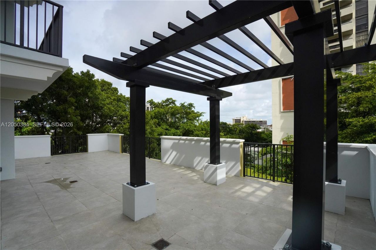 1091 Galiano St, Unit 304, Coral Gables, FL 33134 Photo