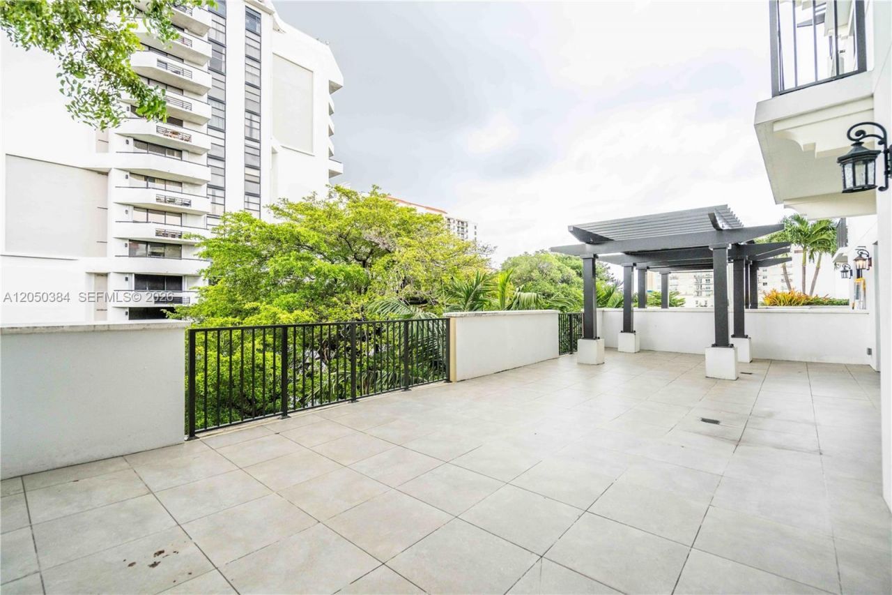 1091 Galiano St, Unit 304, Coral Gables, FL 33134 Photo