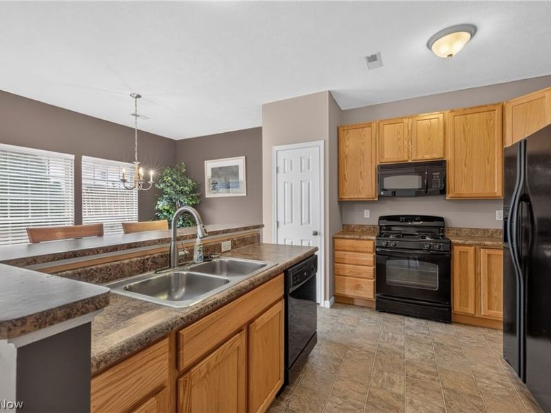 934 Tradewinds Cove, Painesville, OH 44077 Photo 15