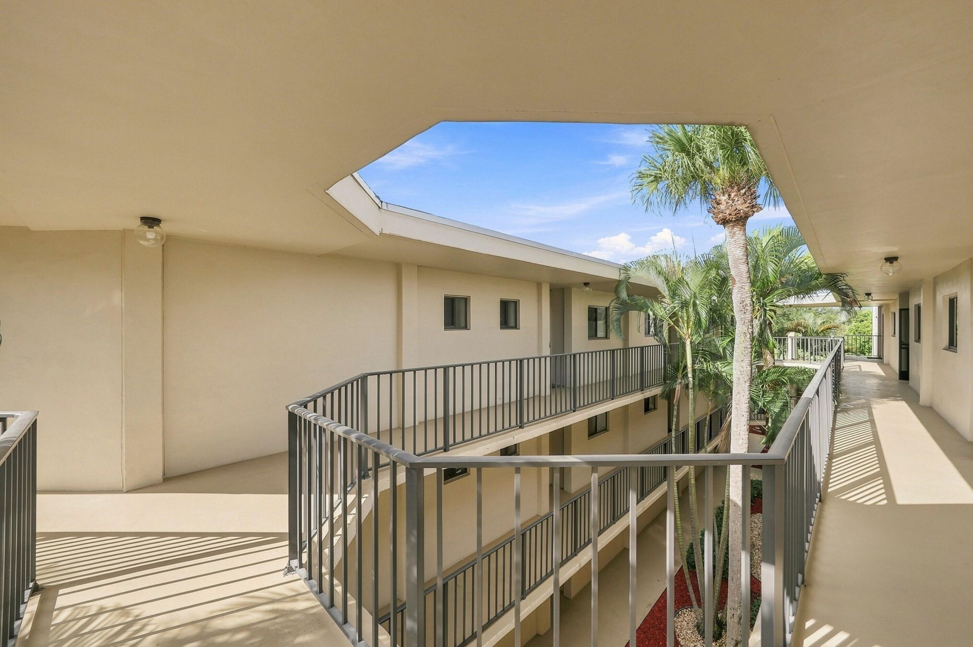 5370 Las Verdes Circle, Unit 304, Delray Beach, FL 33484 Photo