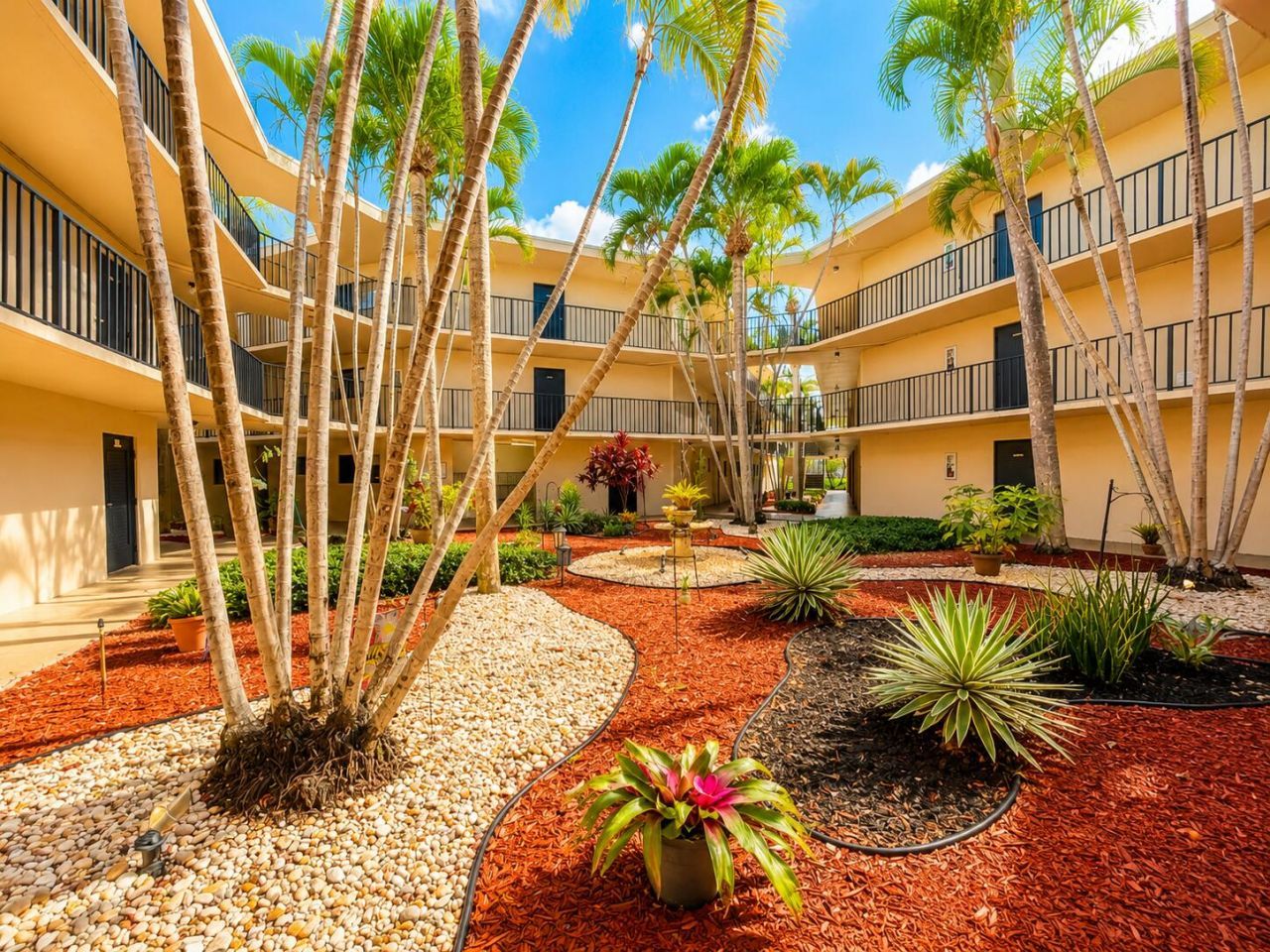 5370 Las Verdes Circle, Unit 304, Delray Beach, FL 33484 Photo