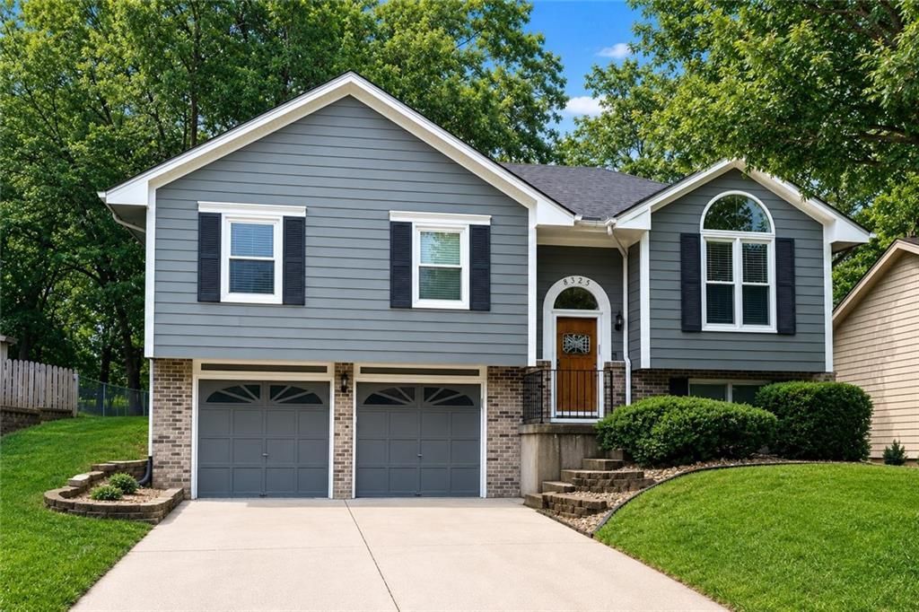 8325 N Allenton Drive, Kansas City, MO 64151 Main Photo