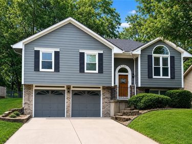 8325 N Allenton Drive, Kansas City, MO 64151