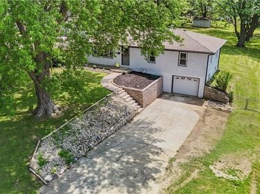 13101 NW Porter Road, Parkville, MO 64152