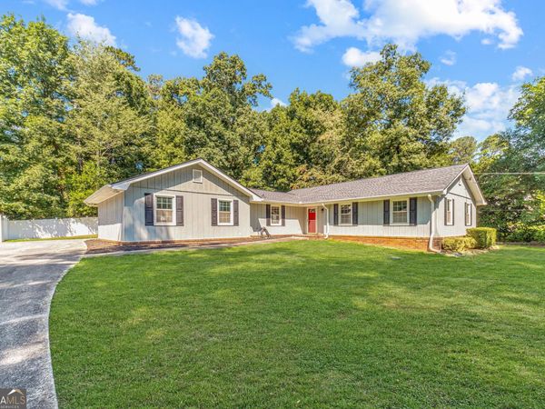 3245 Village Glen Trail S, Snellville, GA 30039