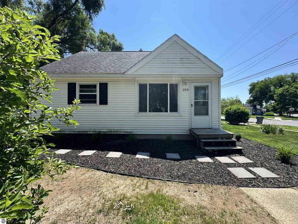 104 Bradley, Midland, MI 48640