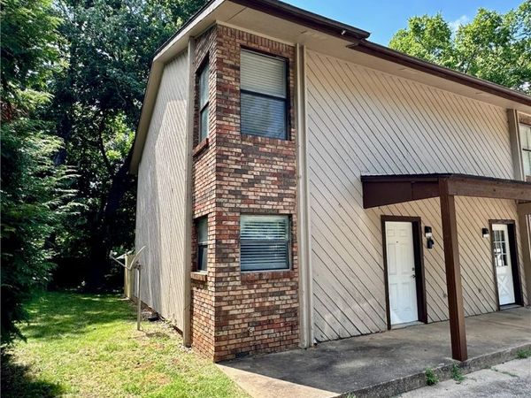 2101 N East Oaks Drive , Fayetteville, AR 72703