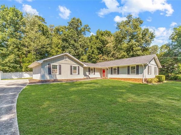 3245 Village Glen Trail S, Snellville, GA 30039