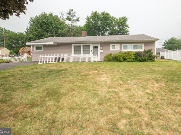 51 SERPENTINE LANE, LEVITTOWN, PA 19055