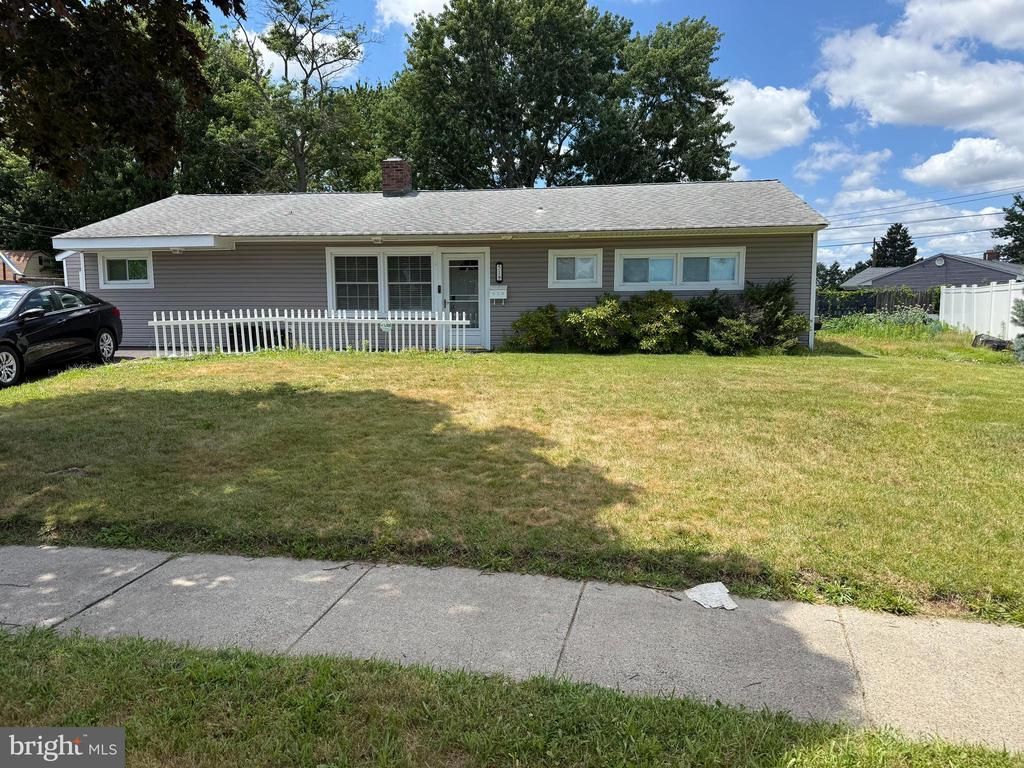 51 SERPENTINE LANE, LEVITTOWN, PA 19055