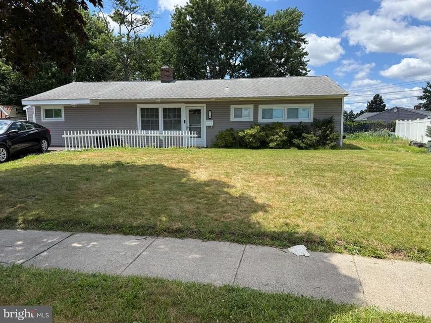 51 Serpentine Lane, Levittown, PA 19055 Main Photo