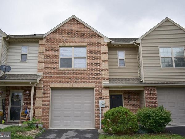 218 MERIWEATHER DRIVE, GREENCASTLE, PA 17225