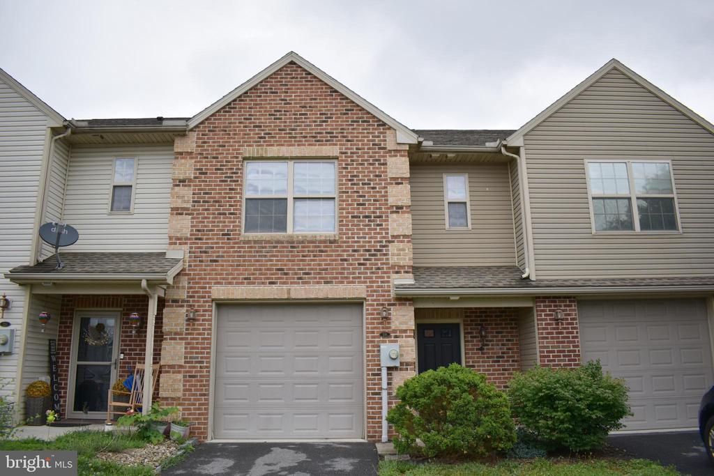 218 MERIWEATHER DRIVE, GREENCASTLE, PA 17225