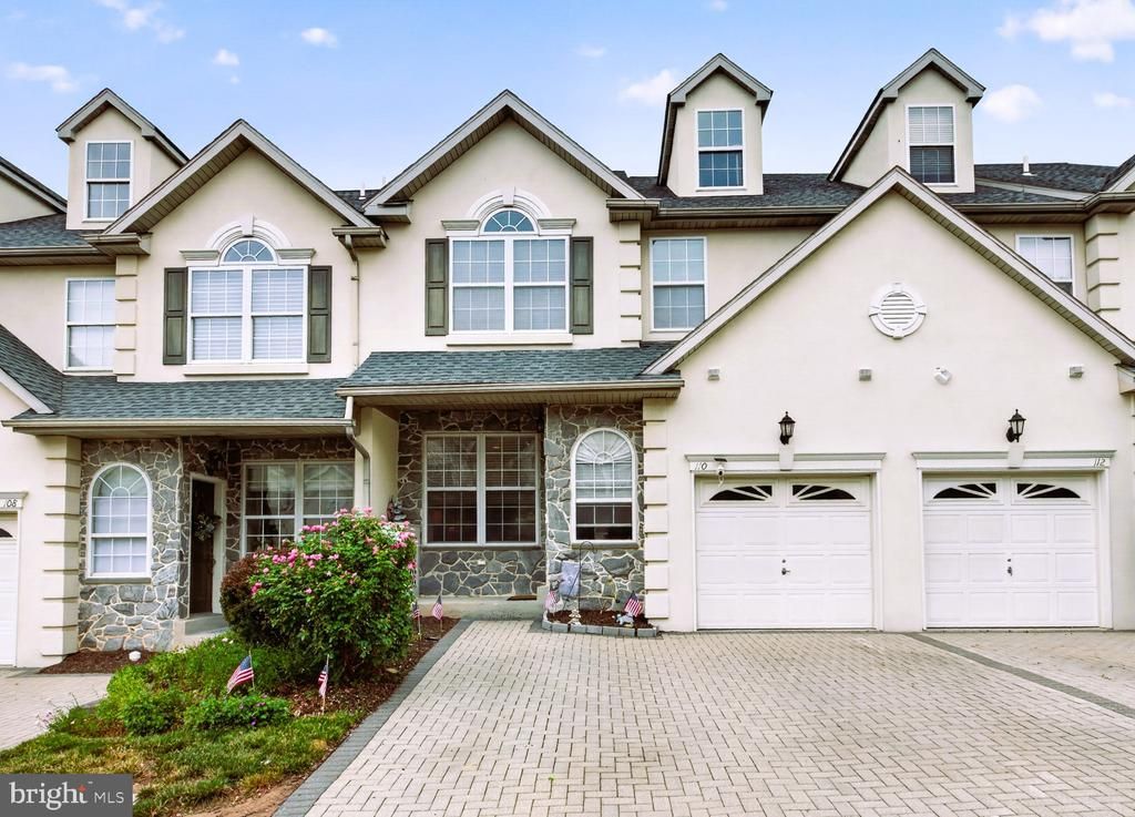 110 MEADOW VIEW LANE , LANSDALE, PA 19446