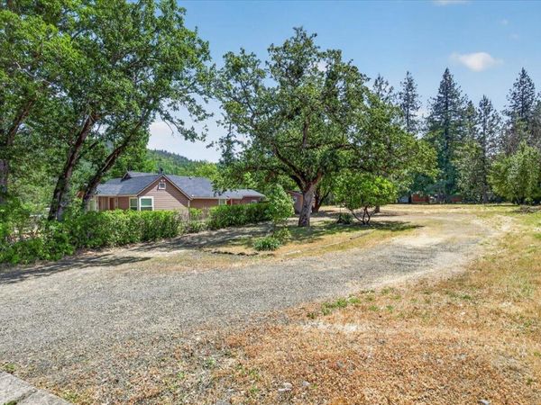 125 Hudspeth Lane, Shady Cove, OR 97539