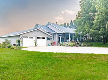 12480 212th Avenue NE, New London, MN 56273
