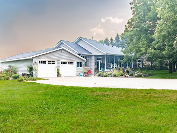 12480 212th Avenue NE, New London, MN 56273