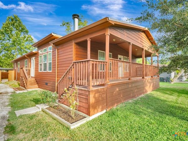 606 N Glendale Street, Hallettsville, TX 77964