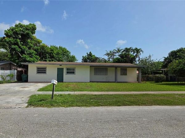 1331 NE 211th St, Miami, FL 33179
