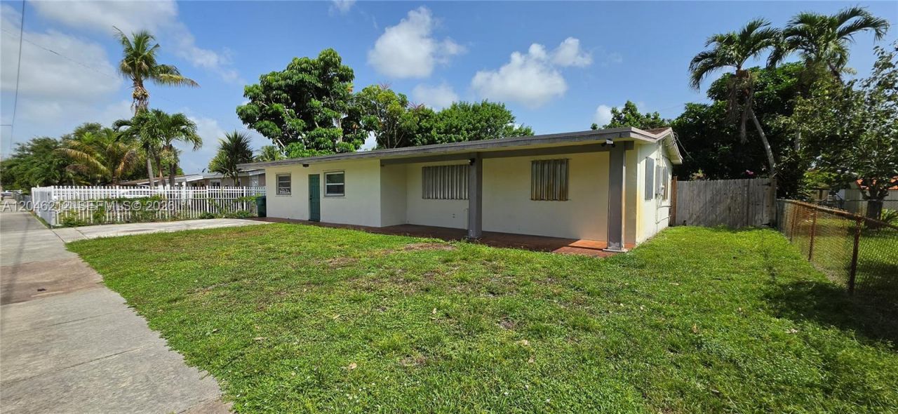 1331 NE 211th St, Miami, FL 33179 Photo