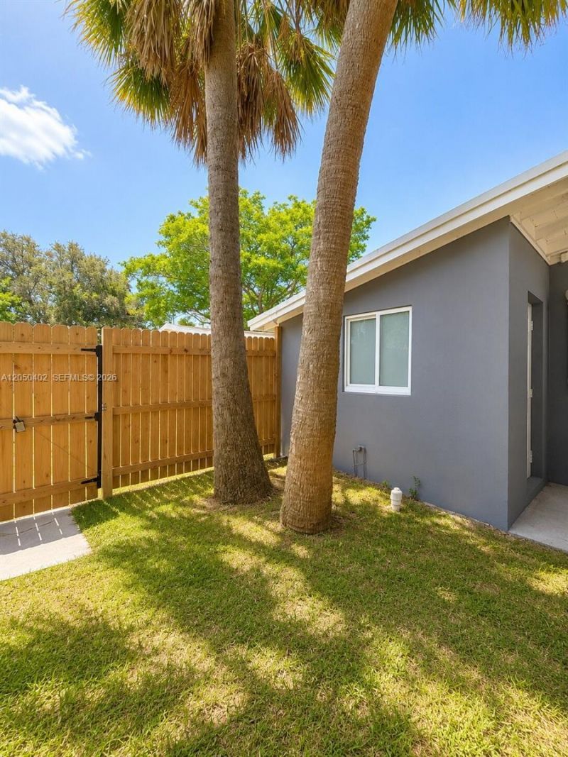 2511 SW 3rd St , Unit B- B, Fort Lauderdale, FL 33312 Photo
