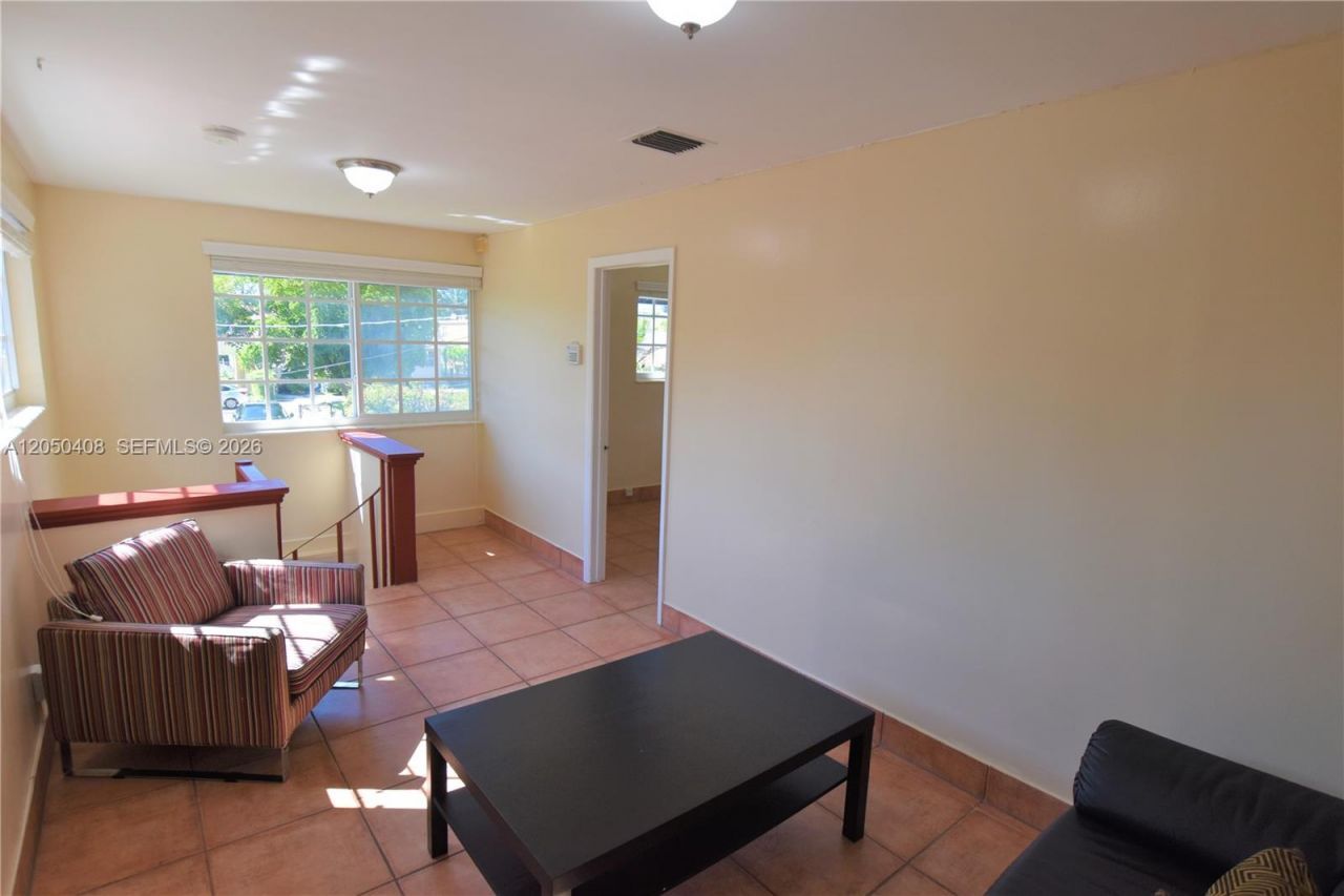 2615 SW 20th St , Miami, FL 33145 Photo
