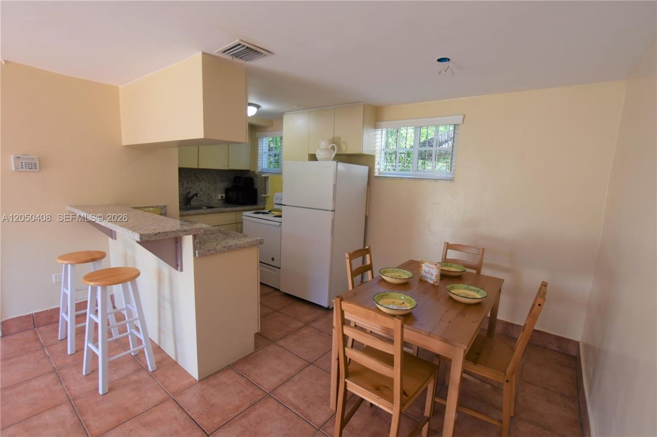 2615 SW 20th St , Miami, FL 33145 Photo