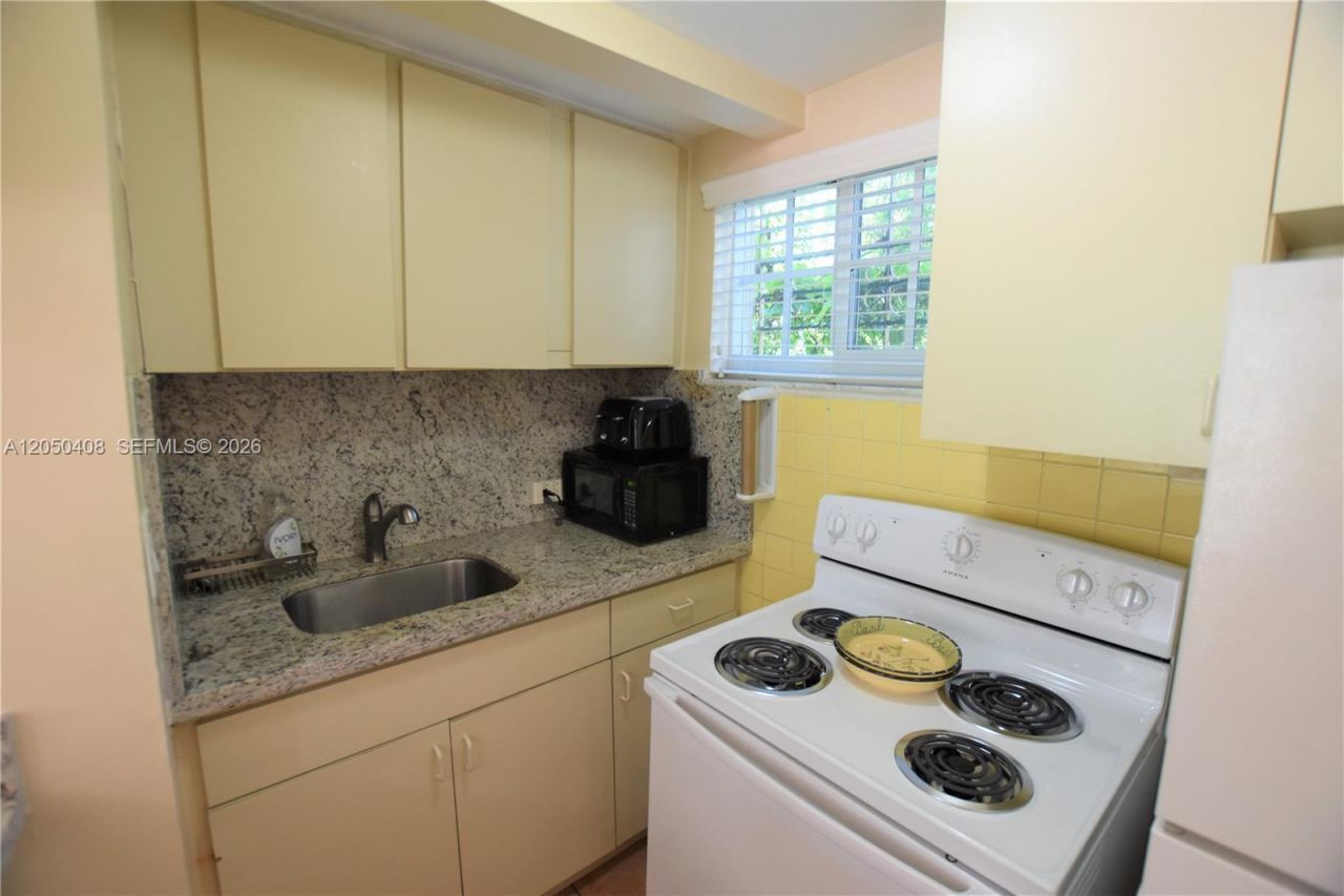 2615 SW 20th St , Miami, FL 33145 Photo
