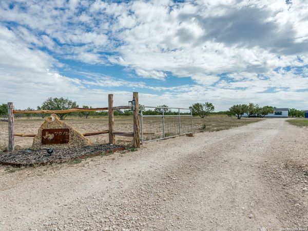 7975 county road 5223, Dhanis, TX 78850