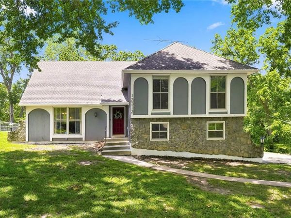 12312 Askew Drive, Grandview, MO 64030