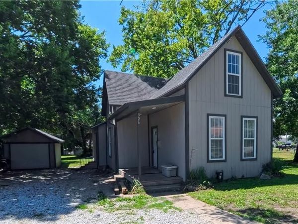 326 W 7th Avenue, Garnett, KS 66032